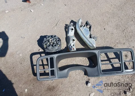 2003 Chevrolet Suburban 1500 Ls из США, поврежденный, VIN 3GNFK16Z83G283917